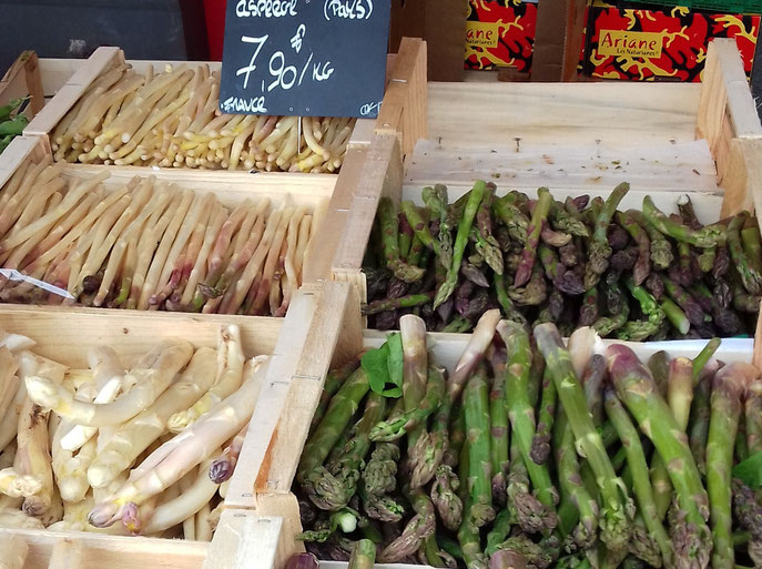 Asparagus on Gourdon's market © Beatrix Murray