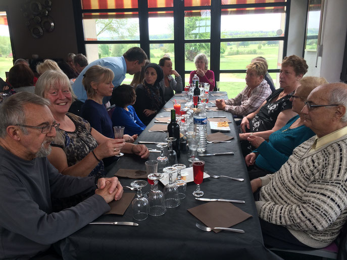 S'en est suivi un excellent repas au Golf des Templiers, à Ivry Le Temple. Très beau moment.