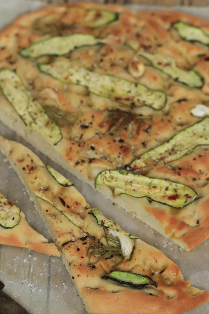 Zucchinifocaccia aufgeschnitten