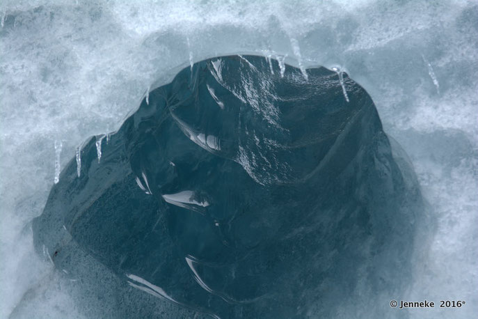 Een luchtgat in de ijsgrot