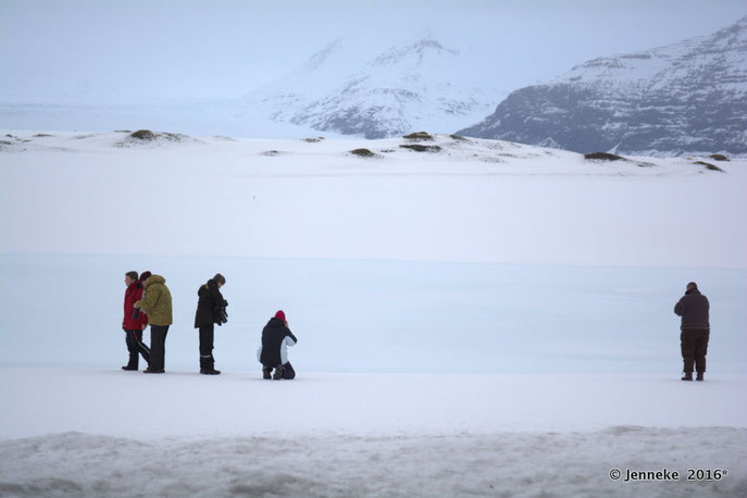 De medereizigers van de fotoreis vlakbij Hali en Jokulsarlonmeer oost IJsland