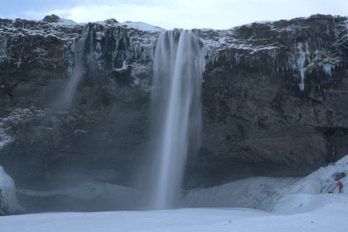 Seljalandsfoss waterval meer dan 60 meter hoog langs de ringweg van IJsland richting Vik zuidoosten IJsland