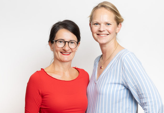 Ihr Ärztinnen-Team: Dr. med. Inga Wilhelms (Praxisinhaberin) und Dr. med. Friederike Müller-Schönau (angestellte Ärztin)