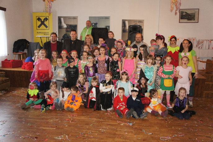V.l.n.r. GR Mag. Klaus Bergmaier, GR Thomas Jascha, StRin Eva Hollerer, GRin a.D. Kerstin Schmidt (Animatorin der Kinderfreunde), Arnold SPillauer (Obmann der Kinderfreunde) und Kinderfreunde-Animatorin Sabine Müller (ganz rechts). Foto: zVg