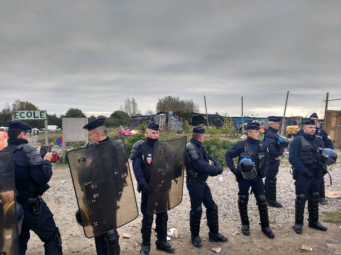 CRS destroy jungle school, Calais eviction