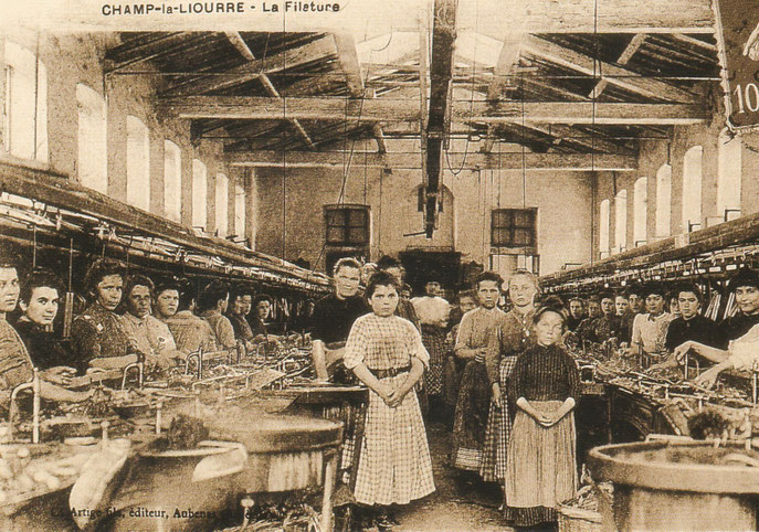 Ce type de fillature , comme ici celle de Chomerac (carte postale de C. Artige fils, Aubenas)