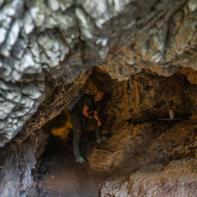 REHBACHKLAMM Scheffau am Wilden Kaiser in Tirol Familienabenteuer: durch Wald und Bachgeplätscher zur Hinterschießling Alm, eine Höhle erkunden und bei Almidylle ein Frühstück am Berg genießen.