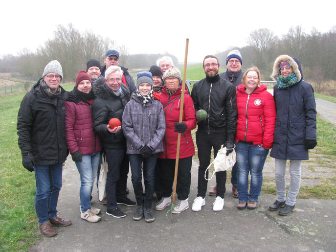 Foto Boßelgruppe am Deich: Mannschaft Jörg Münkenwarf