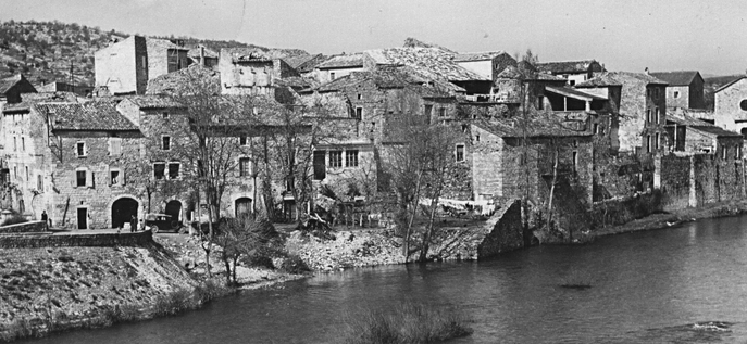 Place de la Mole sur la berge. le puits a été emporté par une crue.
