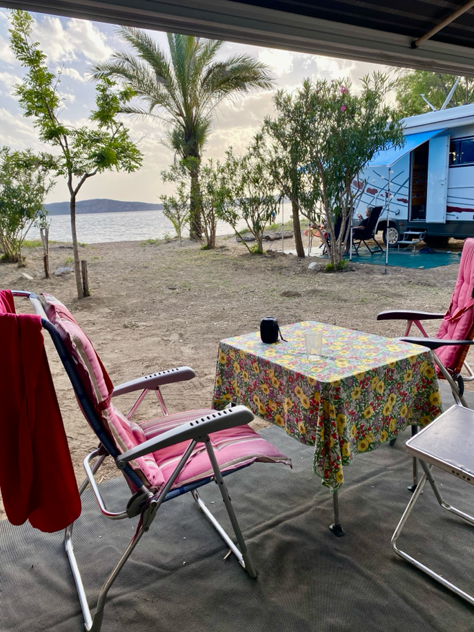 Stellplatz am Strand von Pylos.