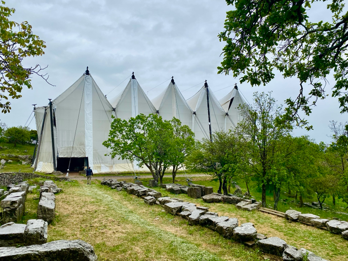 Zeltbau für den Tempel.