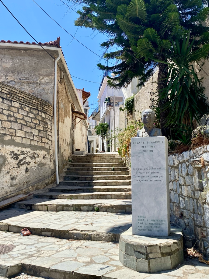Gedenkstele in der Altstadt: „Für mich rochen Basilikum, Minze und Lavendel: Ich denke an meine Mutter, und sie heiligte alles.“