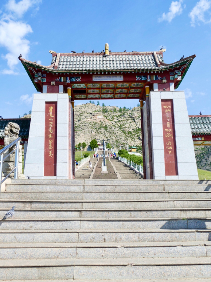 Treppenstufen hinauf zum Buddha