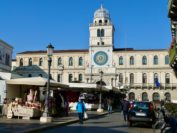 Markt am Uhrenturm