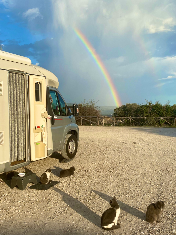 Stellplatz mit Regenbogen