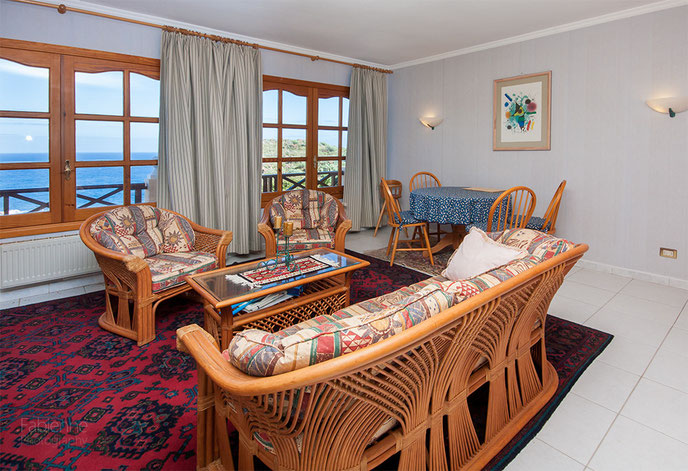 Wohnzimmer mit Meerblick vom Gäste-Apartment