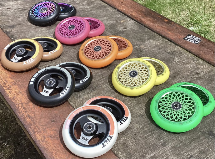 Wir haben neu im Store die Tilt Stage 1 Wheels in 110mmx24mm ! Extrem stabil , genau das richtige für die Straße. Für die Menschen unter euch die lieber auf Rampen unterwegs sind haben wir die Lotus Wheels wieder vorrätig. Kommt vorbei!