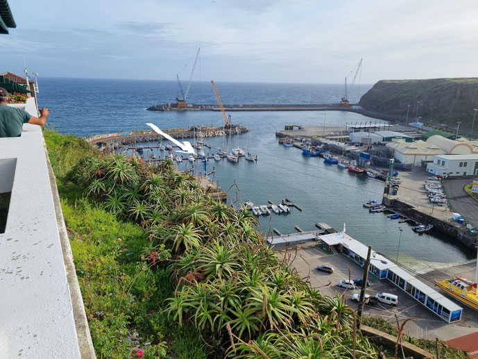 Der Haven von Vila do Porto: hier lagen wir schon mal vor 7 Jahren!