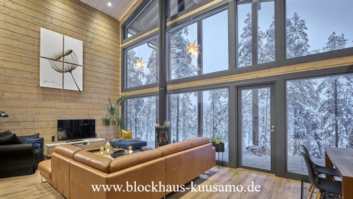 Wohnhäuser mit großen Glasflächen und moderner Architektur für unterschiedliche Klimazonen weltweit