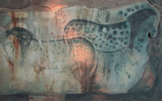 Image: Grotte de Peche-Merle, Lot, France. Public domain.