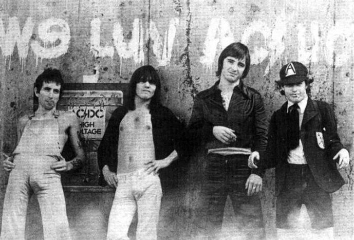mitica formazione iniziale ac/dc