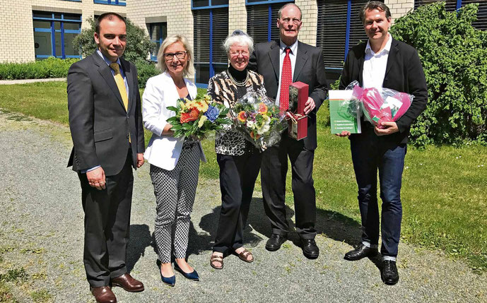 v.l.n.r. Lars Frohn, Diana Dähne, Sonja Sutter, Dr. Oskar Schmidt, Sven Weise, Zeitz, Klinikum Burgenlandkreis, Krebshilfe, Parkinson