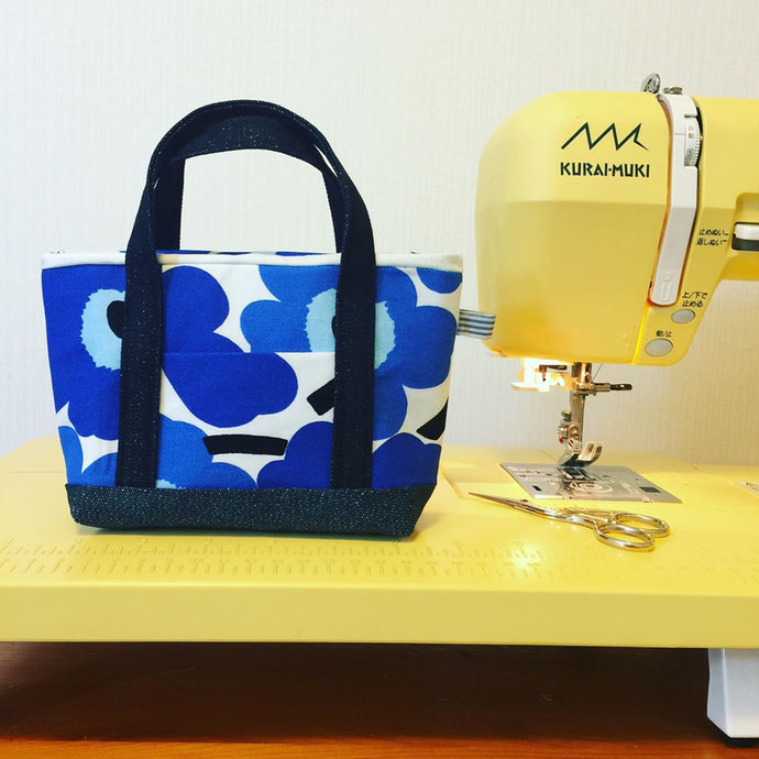 カラフルでデザインが素敵なマリメッコは、小さくなっても目を引く可愛らしさです♡
