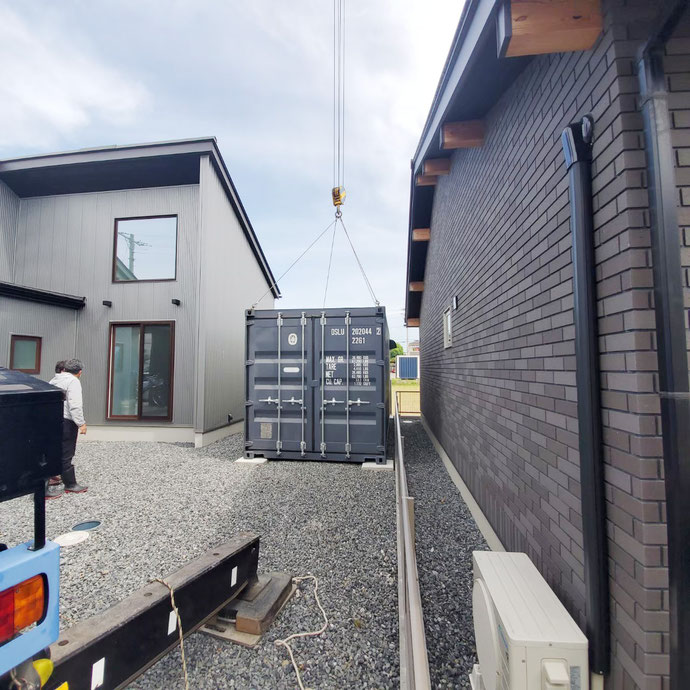 岐阜県大垣市 NEWVANコンテナ20ftグレー納品