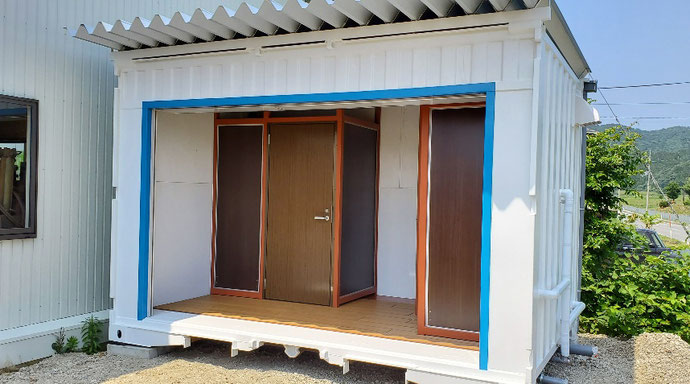 滋賀県米原市 中古貨物コンテナ12ft屋根付きトイレコンテナ仕様設置