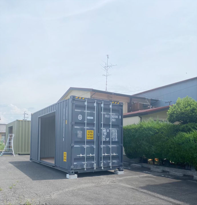 羽島郡笠松町 NEWVANコンテナ20ftシャッター付グレー設置