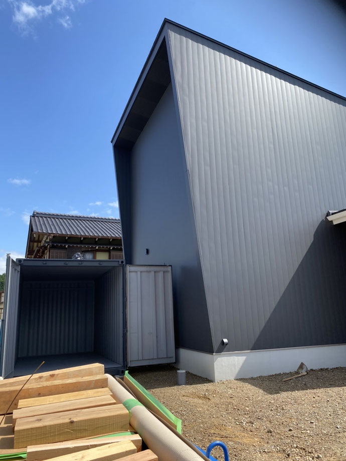 岐阜県高山市 中古ドライコンテナ13ftダークグレー設置