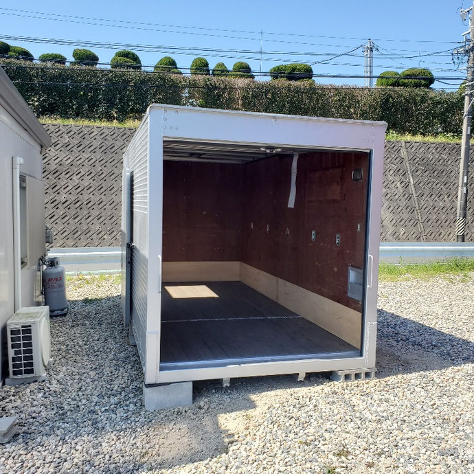 愛知県豊田市 中古2tアルミコンテナサイドドア･シャッター付設置