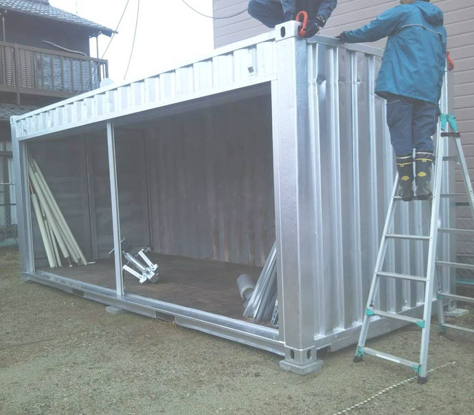 羽島郡岐南町 中古コンテナ20ft×3本･フルシャッター2本他設置