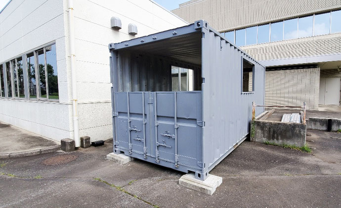 茨城県つくば市 中古コンテナ20ft開口･グレー塗装設置