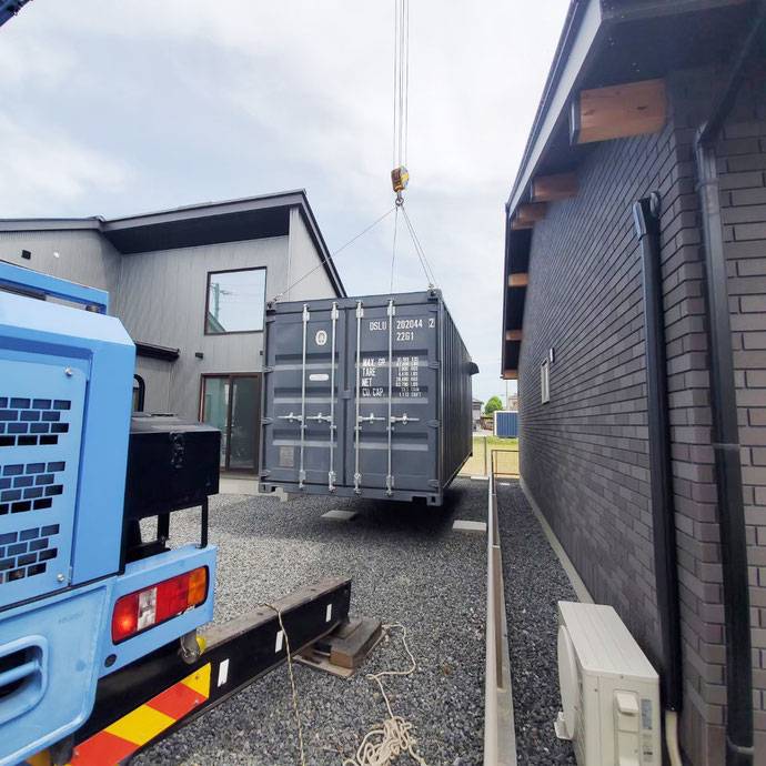 岐阜県大垣市 NEWVANコンテナ20ftグレー納品