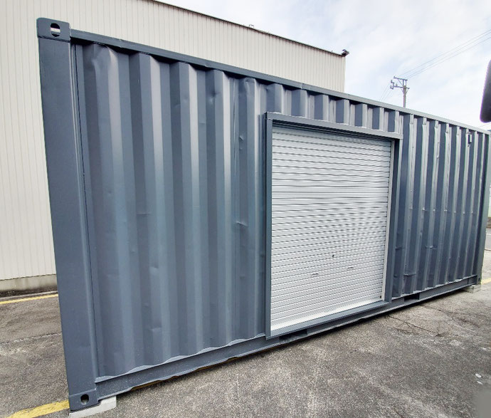 三重県四日市市 中古コンテナ20ftシャッター･電気･換気扇付き設置