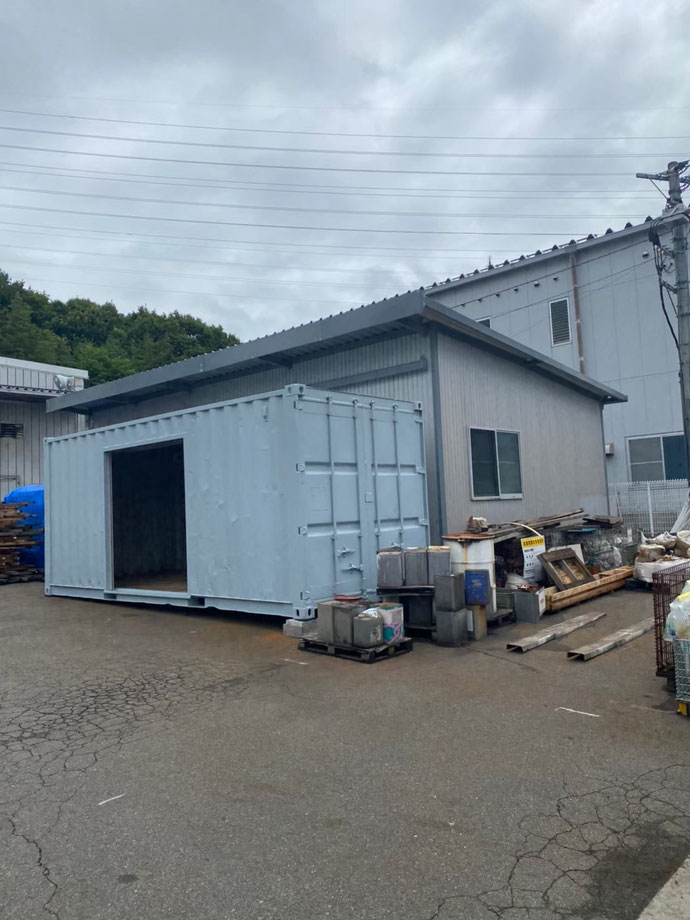 滋賀県甲賀市 中古コンテナ20ftシャッター付ライトブルー設置