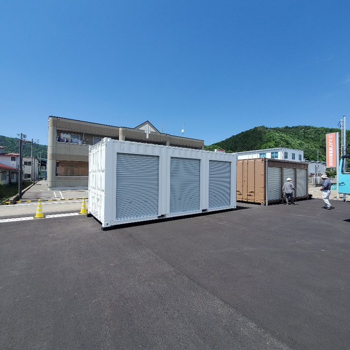 岐阜県高山市 中古コンテナ20ft3シャッターホワイト塗装設置