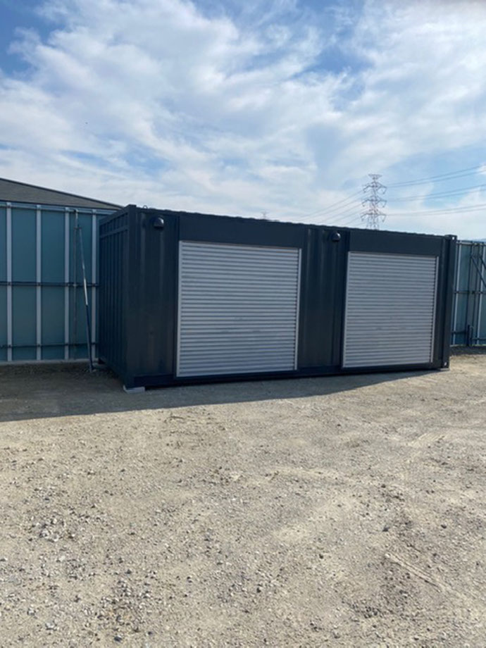 大阪府交野市 中古コンテナ20ft2シャッター間仕切り設置
