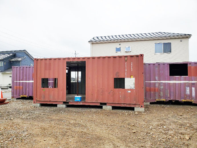 美濃加茂市 中古コンテナ20ft×2本･12ft貨物×2本開口+連結設置
