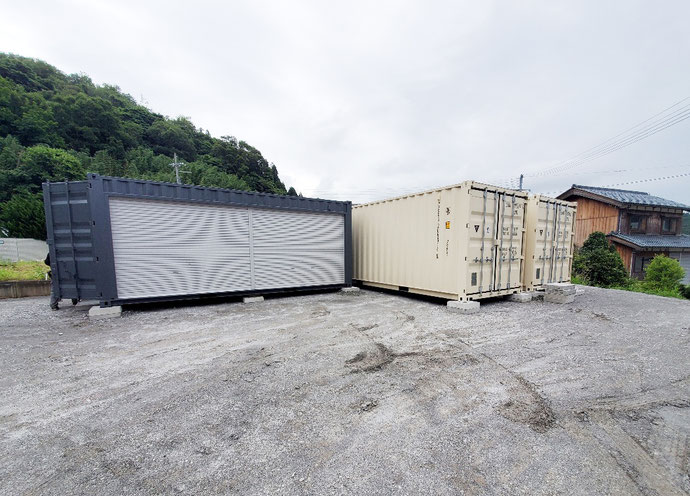 福井県美浜町 NEWVANコンテナ20ftアイボリー&中古20ftグレー･フルシャッター設置