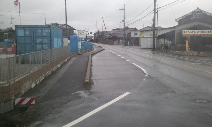 滋賀県 中古コンテナ20ft グレー塗装と換気口の取付
