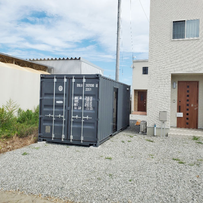 静岡県浜松市 NEWVANコンテナ20ft内装断熱・OSB貼り・電気工事他納品