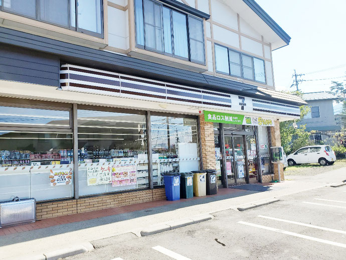 長野県上田市 中古コンテナ12ftNEWVANコンテナ20ftアイボリー設置