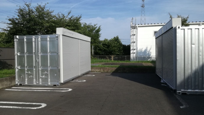 岐阜県関市 中古コンテナ20ft外付けフルシャッター付･シルバー塗装移設