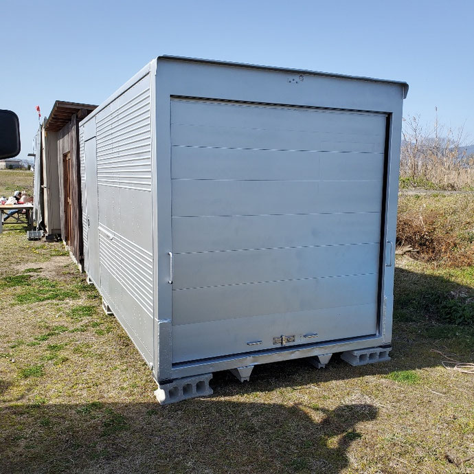 滋賀県守山市 中古2tアルミコンテナサイドドアシャッター付設置