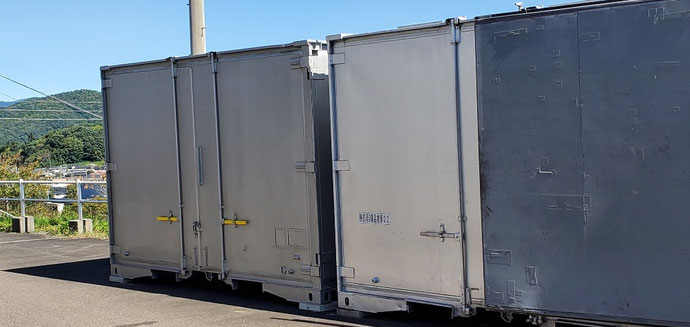 可児郡御嵩町 中古コンテナ12ftシルバー･レバー黄色設置