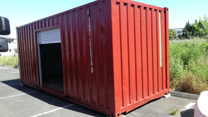 三重県菰野町 中古コンテナ20ft1800シャッター付き設置
