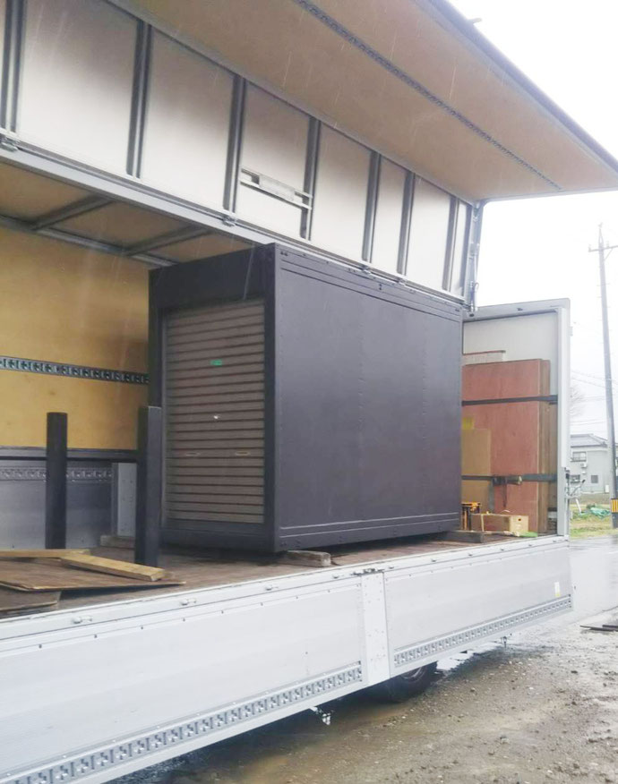 福井県越前市 中古ミニボックスシャッターブラックアルミスロープ付積込み
