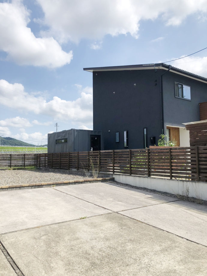 揖斐郡池田町 中古コンテナ12ftグレー･ガラスドア+窓設置
